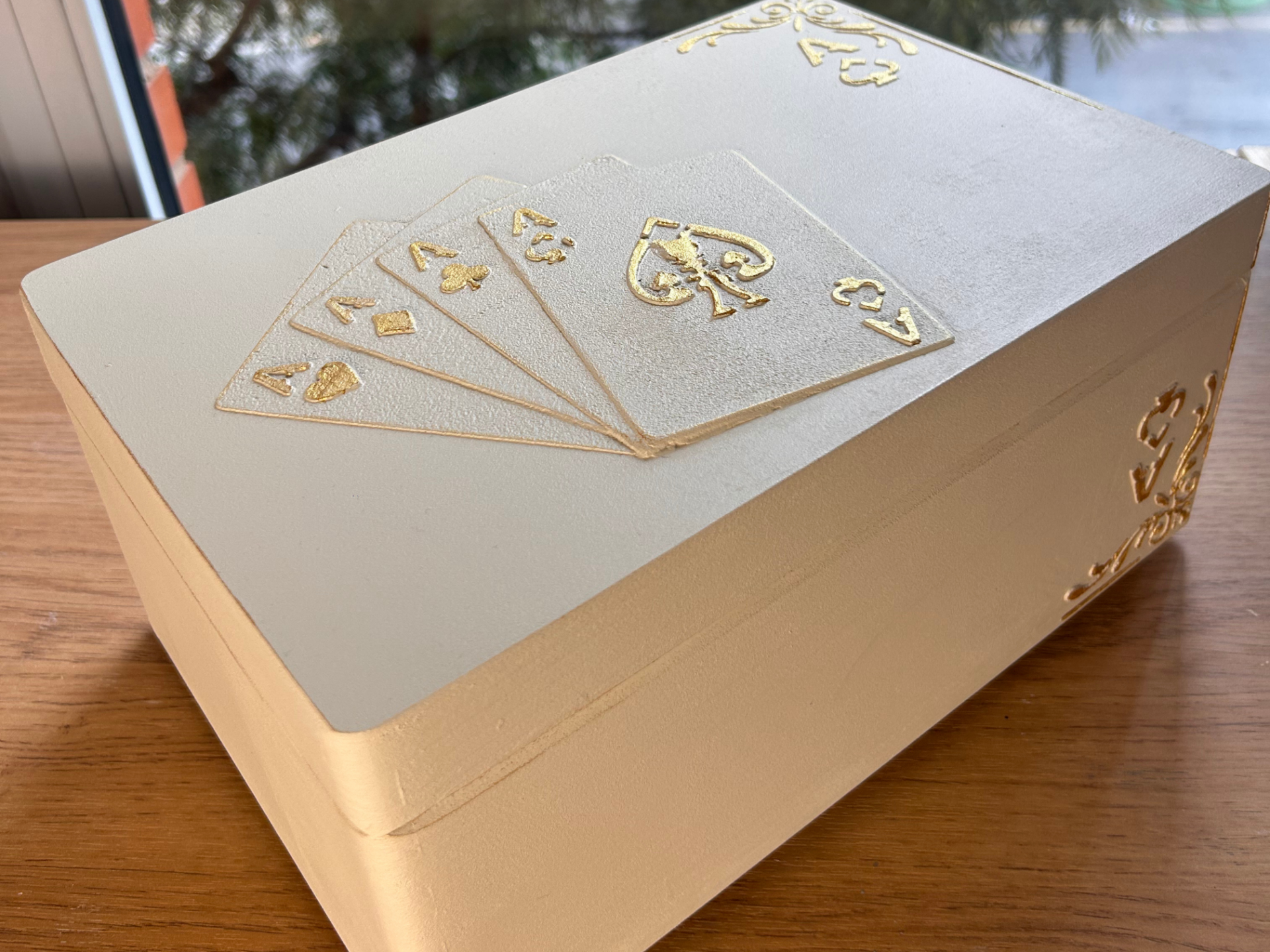 "Cajas y piezas de madera decoradas a mano, personalizadas con tu historia y estilo. 